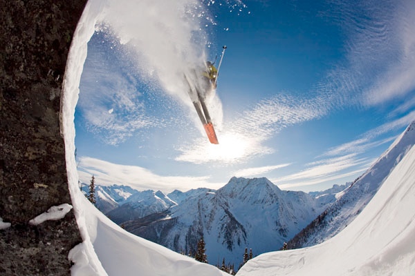 Alex Girard, backcountry skiing. Roger Pass B.C. Canada - foto: Ryan Creary. Fonte: www.banff.it