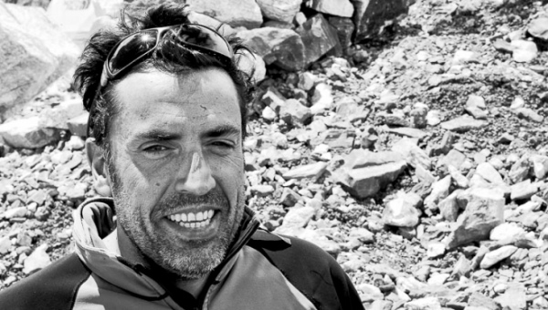 Miguel Angel Pérez al Campo Base dell'Everest nel 2011. Foto: Dario Rodriguez/DESNIVEL