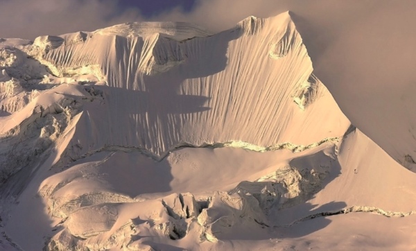 Primo classificato della categoria "Tell your mountain story" 2014 - foto: Marco Gabbin, soggetto: Illimani-Bolivia