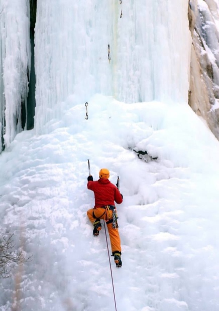 cascate di ghiaccio a Erzurum, Turchia. Fonte immagine: programma 1° festival Ice Climbing 2015