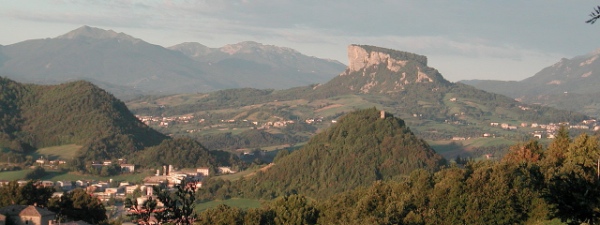 Pietra di Bismantova, il Salame di Felina, i Monti di Cavalbianco e la nuda. Fonte: it.wikipedia.org