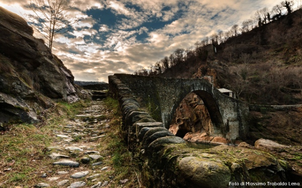 "Ponte del Diavolo", Wiki Loves Monuments 2014. "Premio Speciale Gran Paradiso" . Foto: Massimo Trabaldo Lena