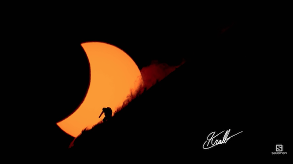 Frame da "Eclipse". Fonte: www.youtube.com