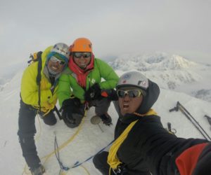 Tashi Sherpa, Nima Tenji Sherpa e Tenzeeng Sherpa in cima al Denali, giugno 2016. Fonte: www.rockandice.com