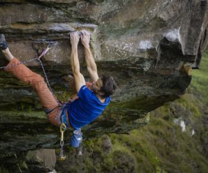 Tom Randall su "Infusoria", 6b, first ascent. Foto: Coldhouse Collective