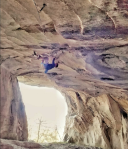 Stefano Ghisolfi su "Thunder Ribes". Foto: vertical.life.climbing. Fonte: Instagram Ghisolfi