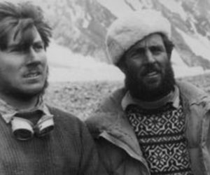 Walter Bonatti ed Erich Abram (a destra) al Campo Base del K2 nel 1954. Fonte: wikipedia.org