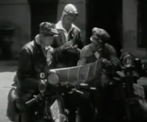 Frame dal documentario "In motocicletta sulle Dolomiti"