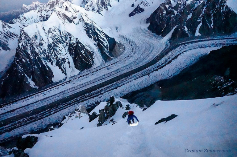 K2 (8611 m). Karakorum Expeditions in azione sullo Sperone degli