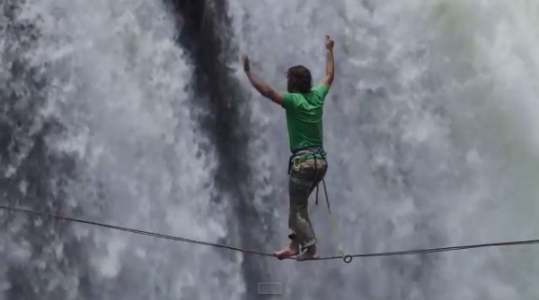 600px-slackline-cascate-vittoria-fonte-wwwyoutubecom