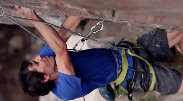 Alex Honnold in Cile. Fonte: www.youtube.com