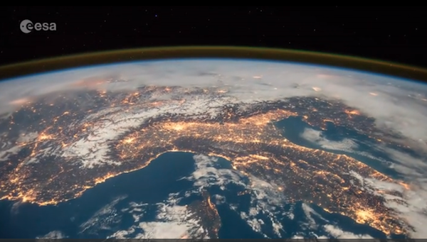 ESA: Le Alpi e l'Italia viste dallo spazio. Fonte: pagina twitter Tim Peake/ESA