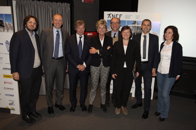 da sinistra: Ludovico Mannheimer, Luca Ubaldeschi, Flavio Roda, Evelina Christillin, Renzo Iorio, Valeria Ghezzi, Massimo Feruzzi, Fabrizia Derriard. Courmayeur, 13 maggio 2016. Foto: Lanzeni.