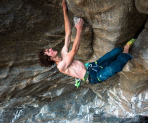 Adam Ondra a Flatanger, Norvegia. Foto: Claudia Ziegler. Fonte: Instagram Ondra