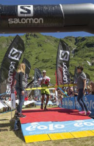 Bettelmatt Sky Race 2016: Minoggio con in braccio la nipotina. Fonte: press gara