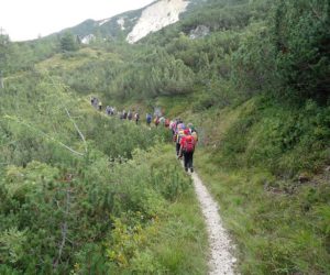 I ragazzi della Rete durante un'escursione in montagna. Fonte: facebook La Rete