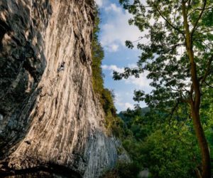 Jim Pope su "Kaabah" a Raven Tor. Foto: Dark Sky Media. Fonte: facebook