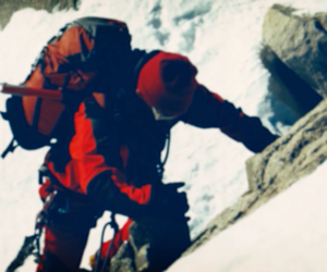 Frame dal trailer di "Solo di Cordata", esplorando Renato Casarotto