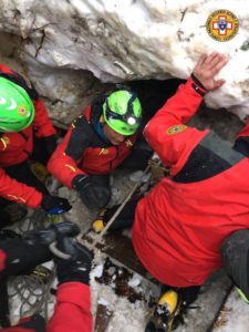 Soccorsi al Rigopiano, Gran Sasso. Foto: Corpo nazionale alpino e speleologico. Fonte: ANSA