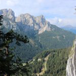 Tra le pareti verticali che accolgono la ferrata