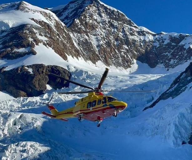 Massiccio del Monte Bianco: alpinisti bloccati sul Col Emile Rey ...