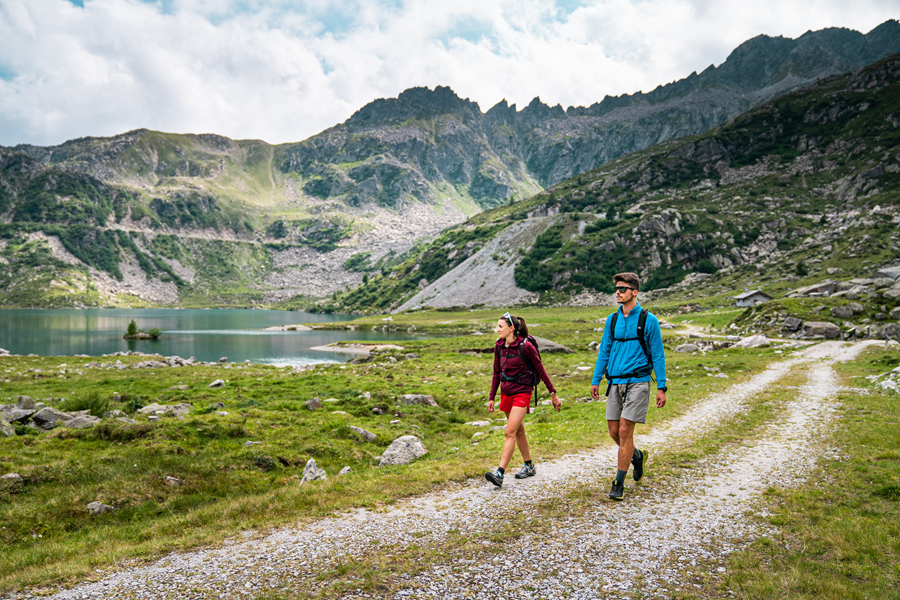 laghi cornisello trekking