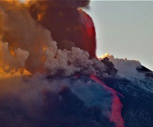 1280px-Parossismo_del_cratere_di_Sud-Est_dell'Etna,_16_Febbraio_2021