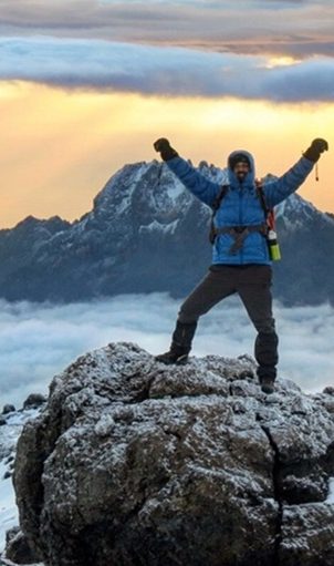 In-cima-verso-il-Kilimanjaro