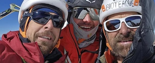 Arnold, Gietl e Huber sulla cima est dello Jirishanca