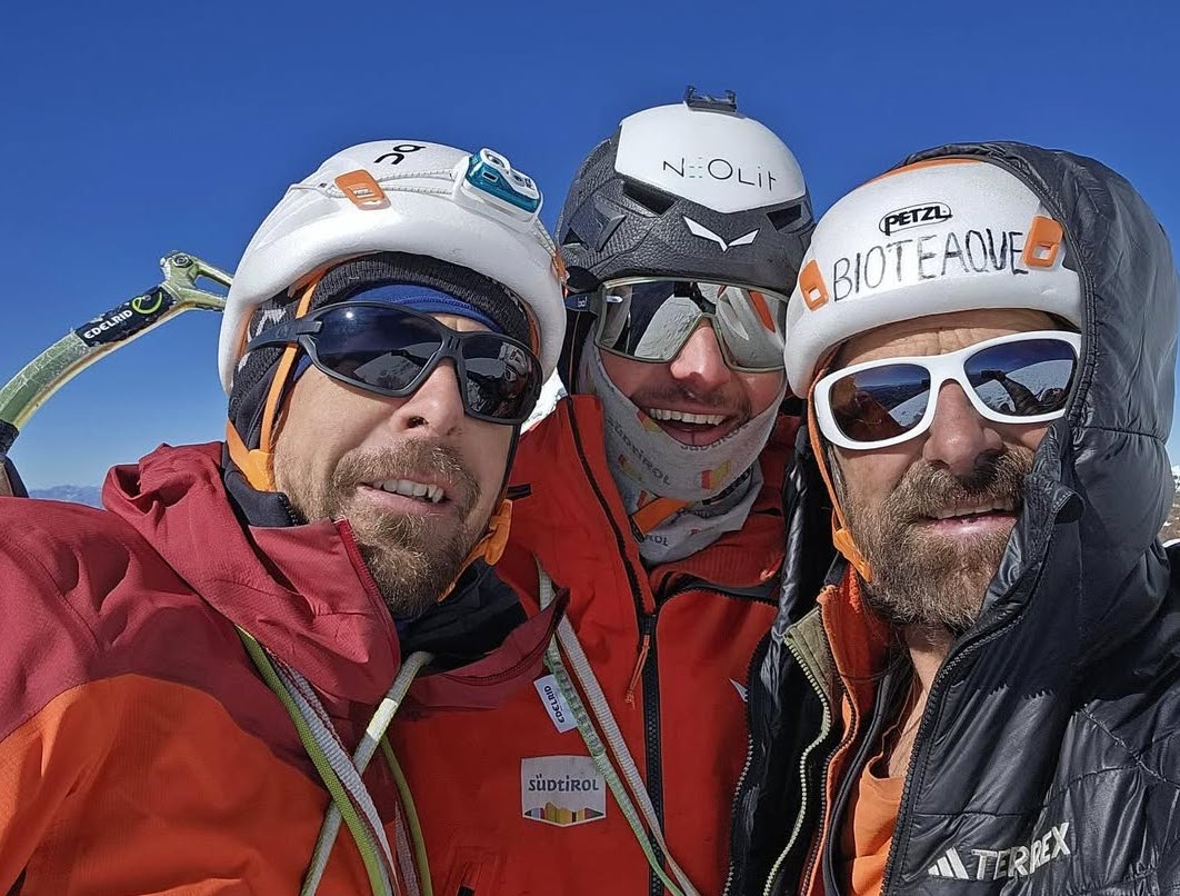 Arnold, Gietl e Huber sulla cima est dello Jirishanca