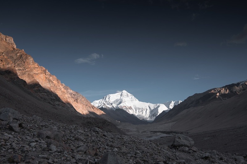 The,North,Face,Of,Mount,Everest,Seen,From,Rongbuk,Monastery.