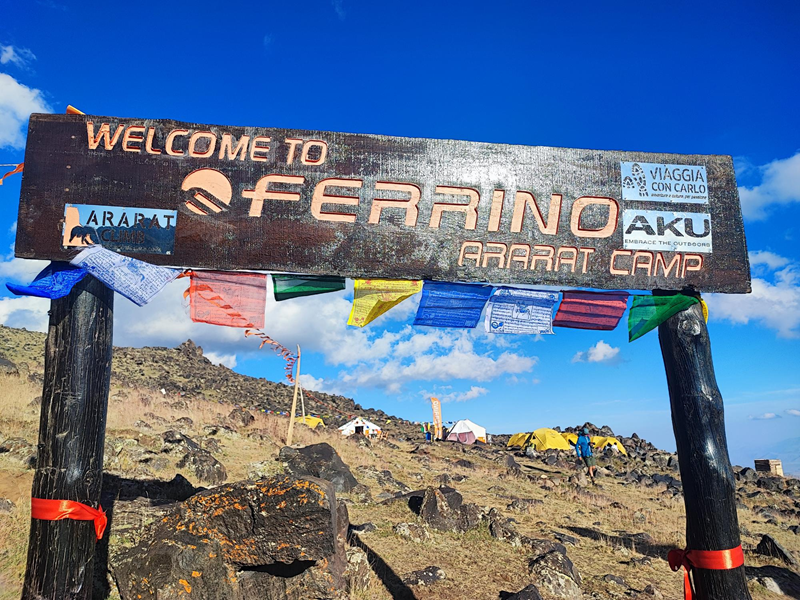 Ararat ferrino base camp