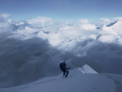 Andrzej Bargiel scende dall'Everest con gli sci - Fonte: canale YouTube di Andrzej Bargiel